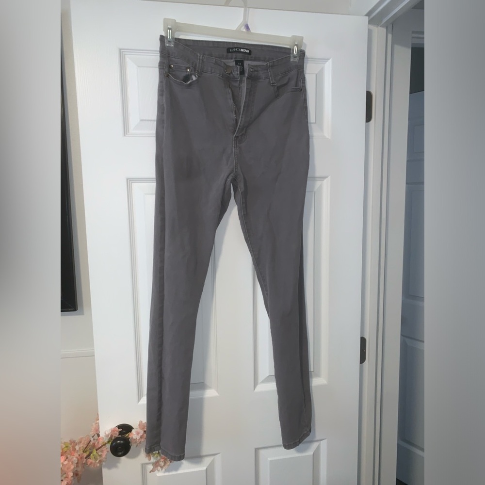 Fashion Nova Women's Skinny Jeans in Charcoal
